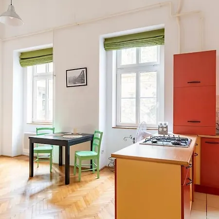 Apartment Quiet At Synagogue