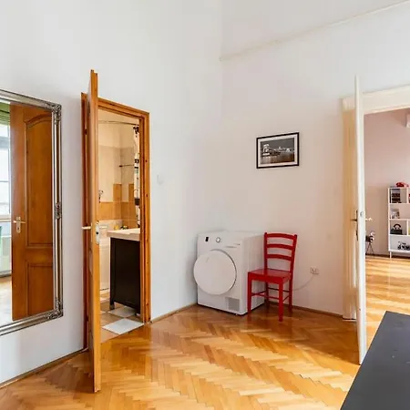 Apartment Quiet At Synagogue