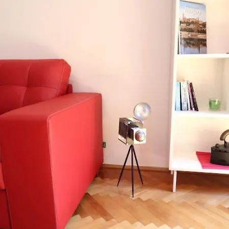 Quiet At Synagogue Apartment *