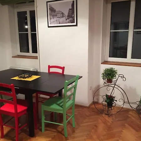 Quiet At Synagogue Apartment Budapest