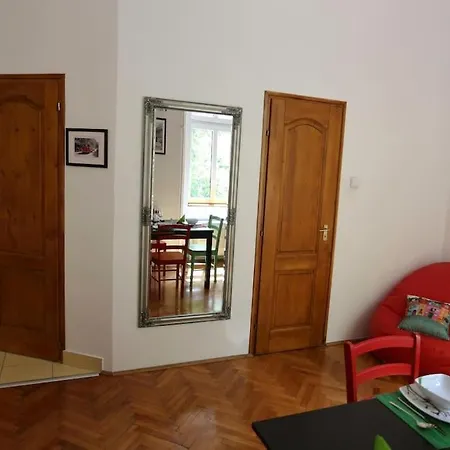 Quiet At Synagogue Apartment *